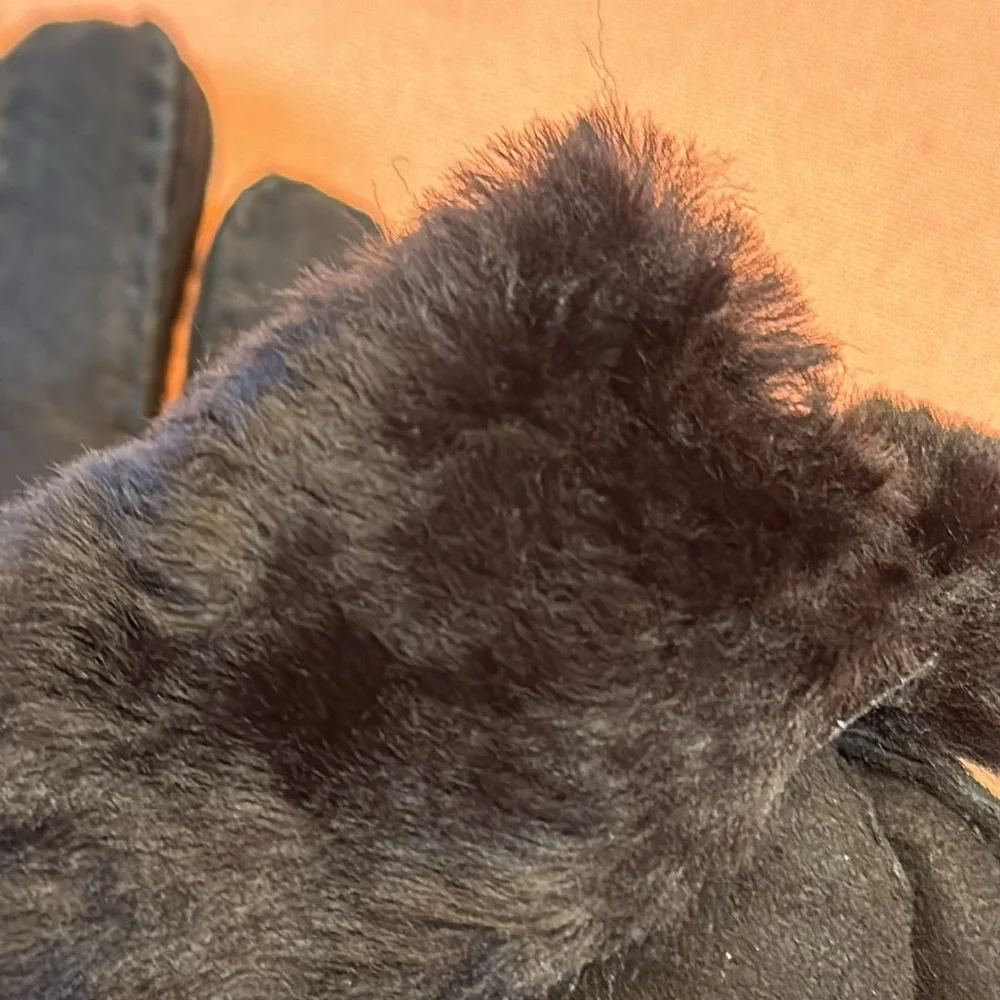 New UGG Shearling Sheepskin Lined Gloves. Black. Large.